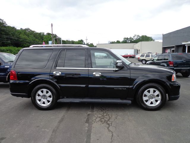 Lincoln Navigator 2005 photo 2