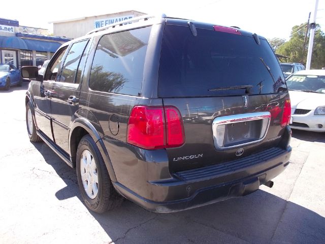 Lincoln Navigator 2005 photo 2