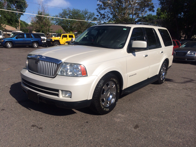 Lincoln Navigator 2005 photo 1