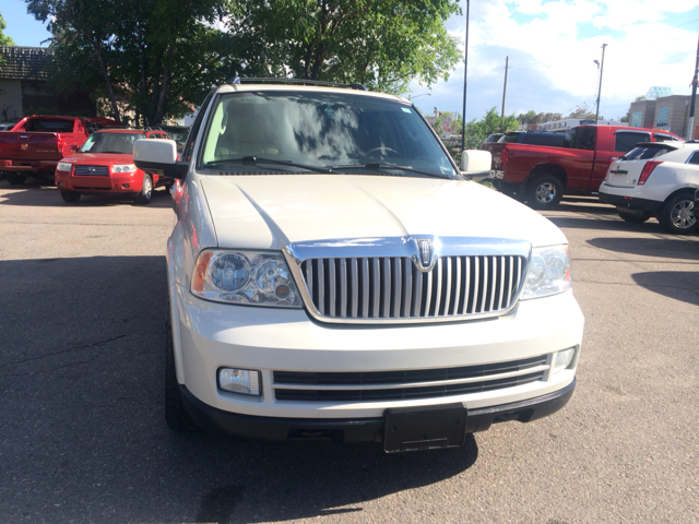 Lincoln Navigator 2005 photo 2