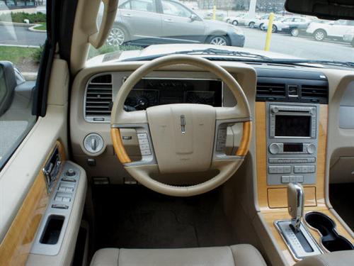 Lincoln Navigator 2008 photo 2