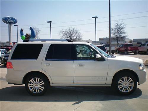 Lincoln Navigator 2008 photo 2