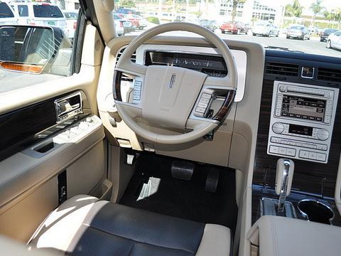 Lincoln Navigator 2008 photo 2
