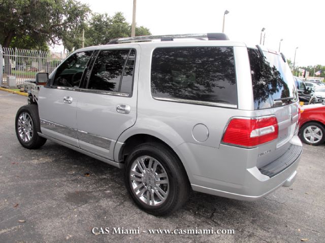 Lincoln Navigator 2010 photo 2