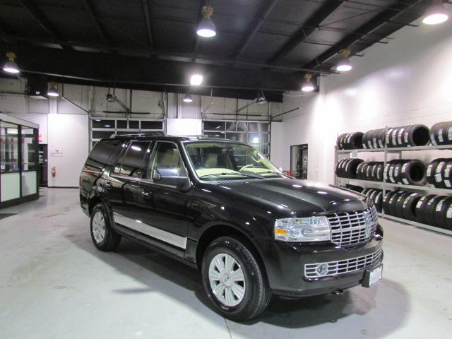 Lincoln Navigator 2010 photo 2