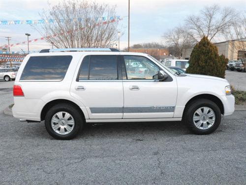 Lincoln Navigator 2010 photo 2