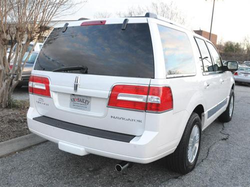 Lincoln Navigator 2010 photo 3