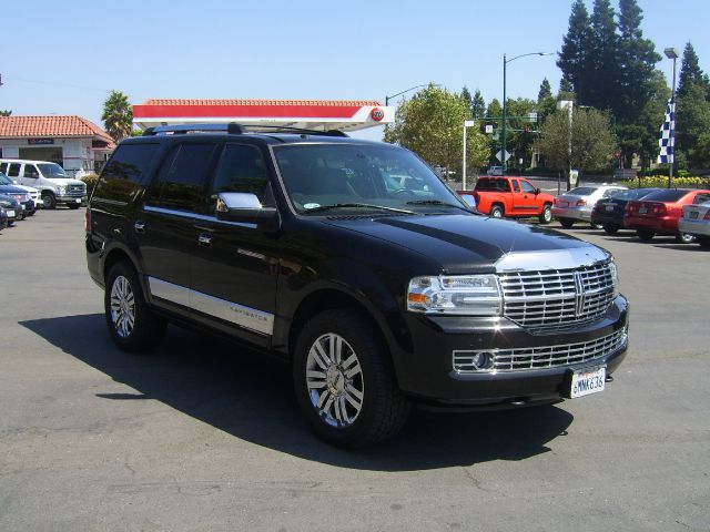 Lincoln Navigator 2010 photo 4