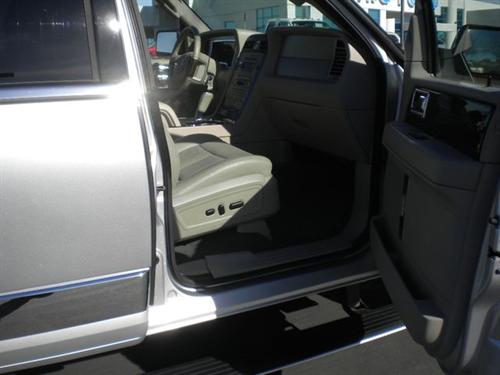 Lincoln Navigator 2010 photo 2