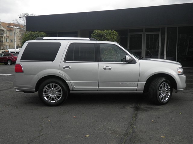 Lincoln Navigator 2010 photo 3