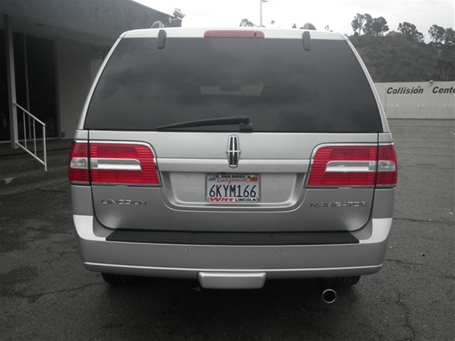 Lincoln Navigator 2010 photo 4