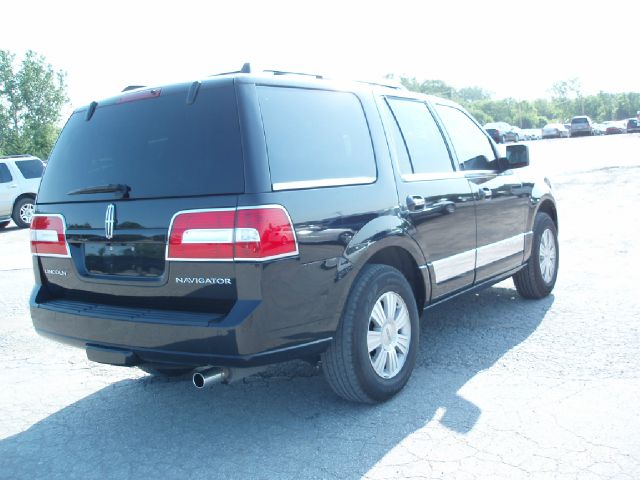 Lincoln Navigator 2010 photo 2