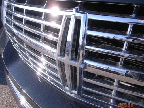 Lincoln Navigator 2010 photo 2