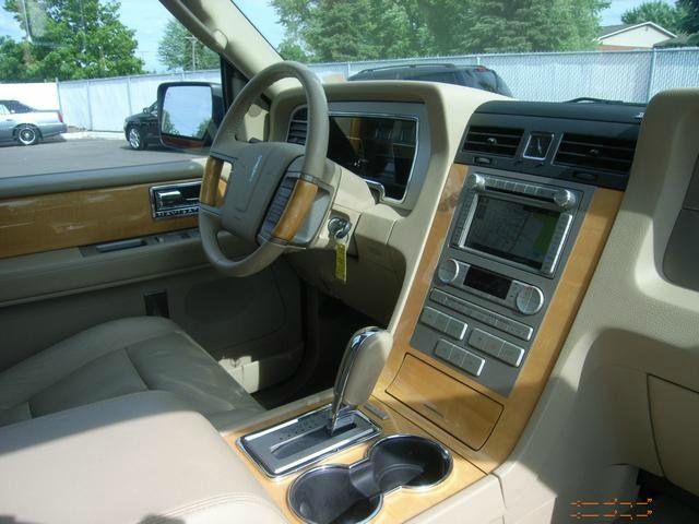 Lincoln Navigator 2010 photo 3