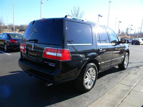 Lincoln Navigator 2011 photo 2