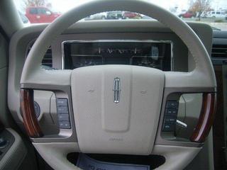Lincoln Navigator 2011 photo 3