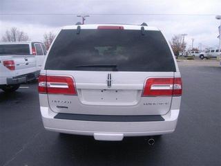 Lincoln Navigator 2011 photo 4