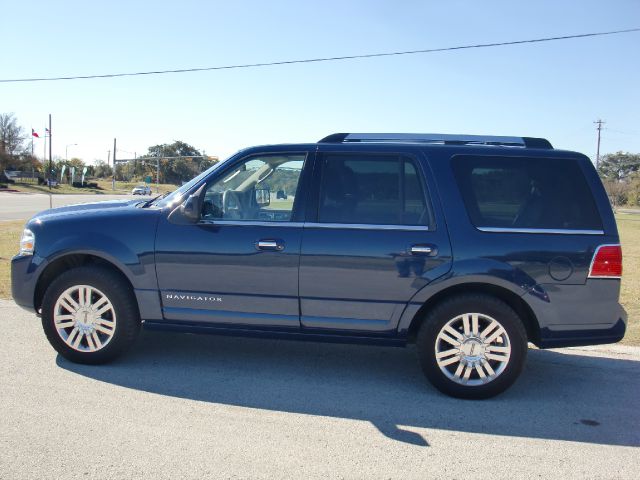 Lincoln Navigator 2011 photo 2