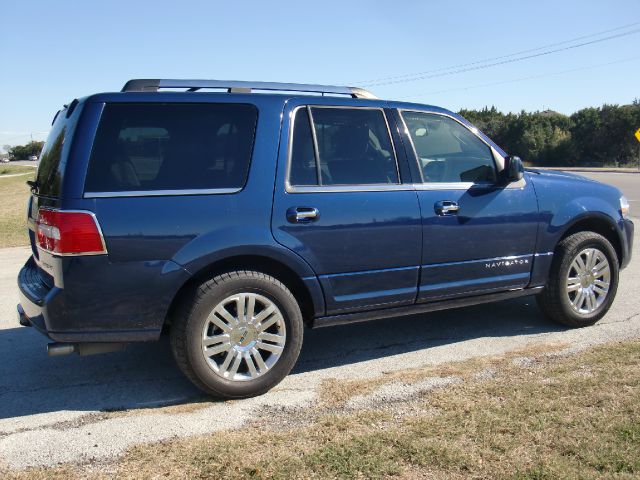 Lincoln Navigator 2011 photo 3