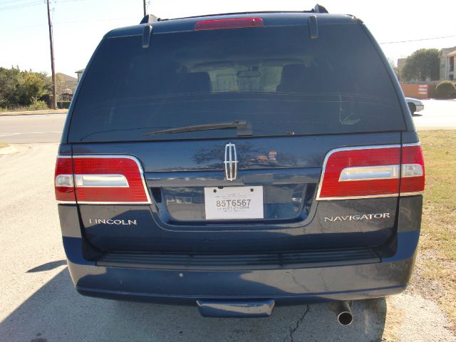 Lincoln Navigator 2011 photo 4
