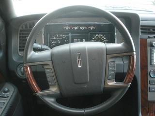 Lincoln Navigator 2011 photo 2