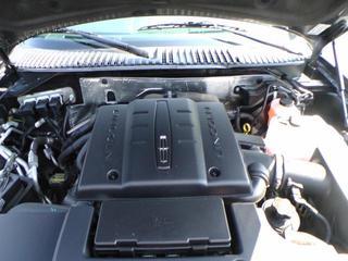 Lincoln Navigator 2011 photo 2