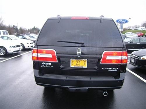 Lincoln Navigator 2011 photo 2