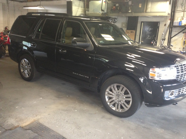 Lincoln Navigator Ram 3500 Diesel 2-WD SUV