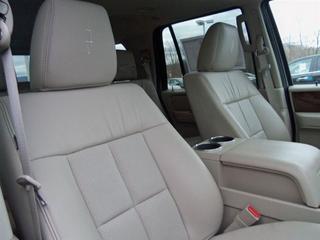 Lincoln Navigator 2011 photo 3