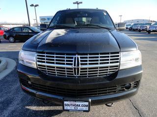 Lincoln Navigator 2011 photo 4