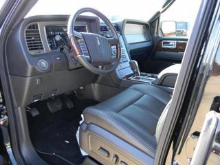Lincoln Navigator 2011 photo 2