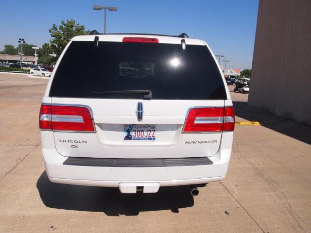 Lincoln Navigator Base SUV