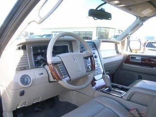 Lincoln Navigator 2011 photo 3