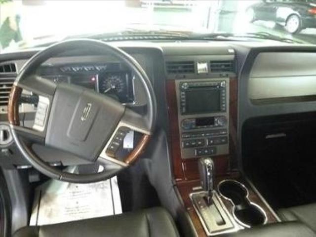 Lincoln Navigator 2012 photo 1