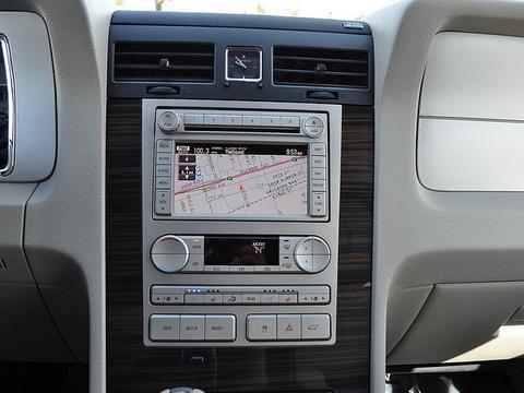 Lincoln Navigator L 2008 photo 2