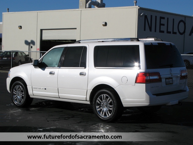 Lincoln Navigator L 2010 photo 3
