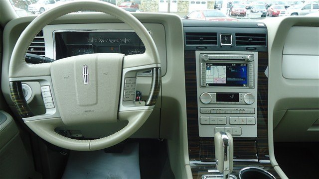 Lincoln Navigator L 2010 photo 3