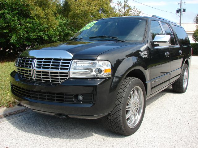 Lincoln Navigator L 2011 photo 1