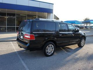 Lincoln Navigator L 2011 photo 2