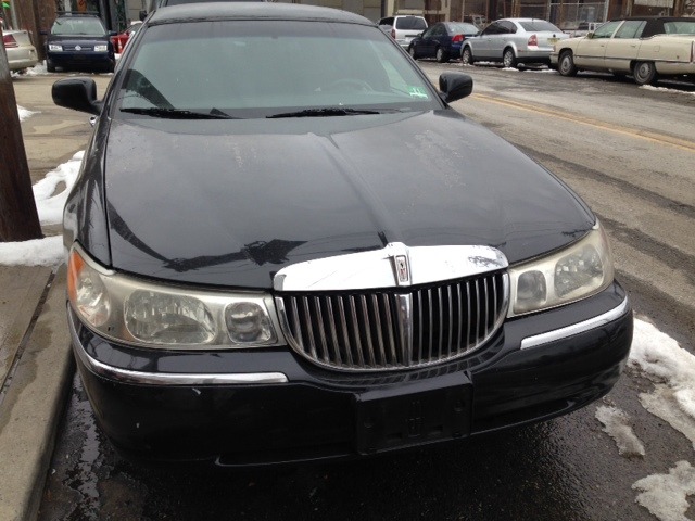 Lincoln TOW CAR 1998 photo 2