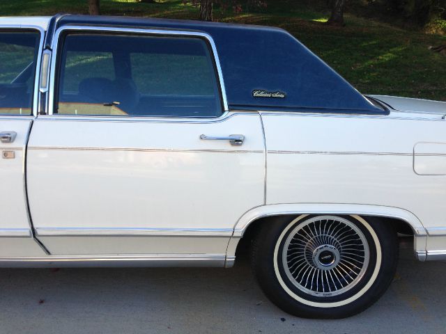 Lincoln Town Car 1979 photo 1