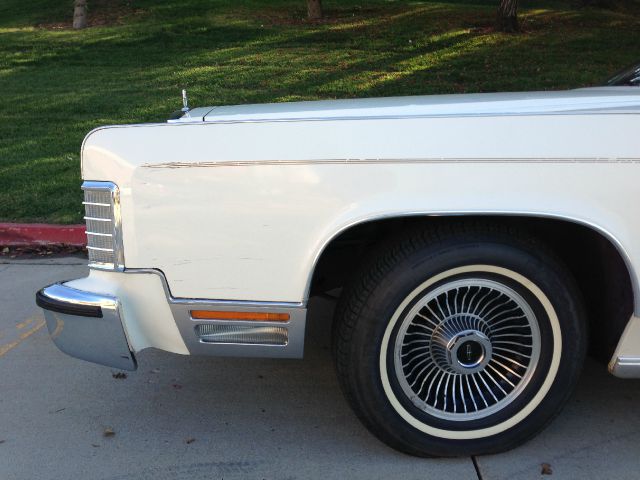 Lincoln Town Car 1979 photo 2