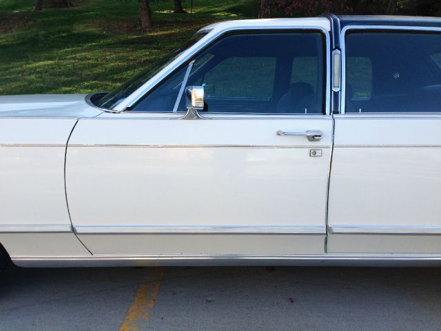 Lincoln Town Car 1979 photo 4