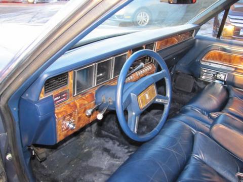Lincoln Town Car 1984 photo 3
