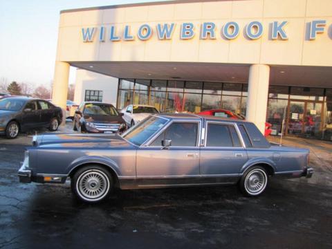 Lincoln Town Car 1984 photo 4