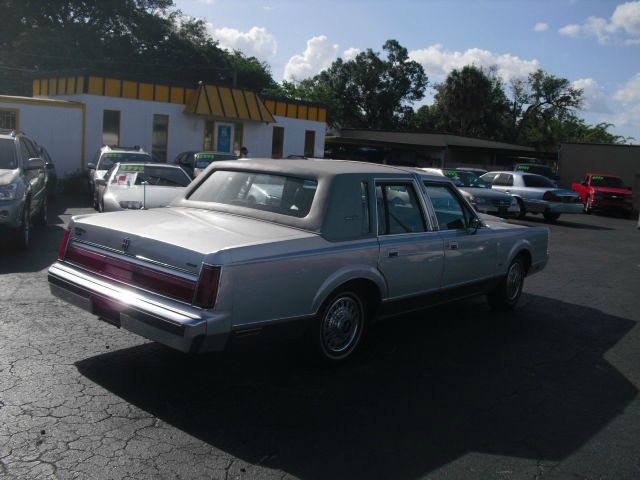Lincoln Town Car 1986 photo 1