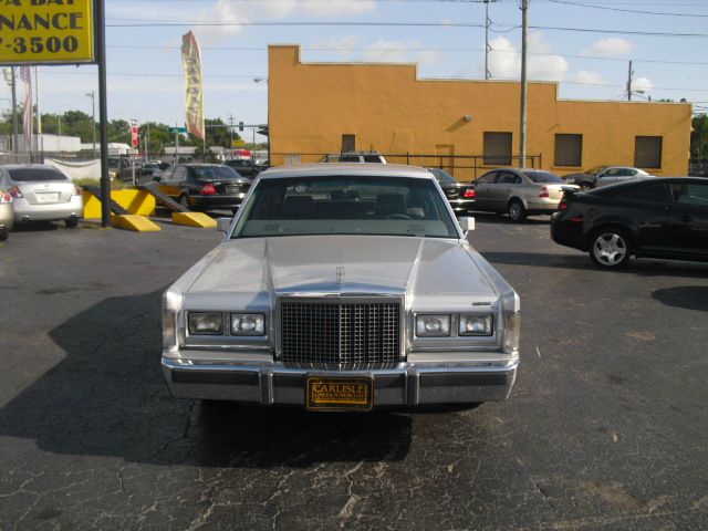 Lincoln Town Car 1986 photo 3