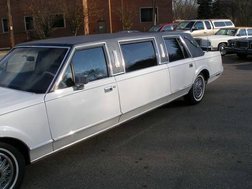 Lincoln Town Car 4X4 SLE Regular Cab Sedan