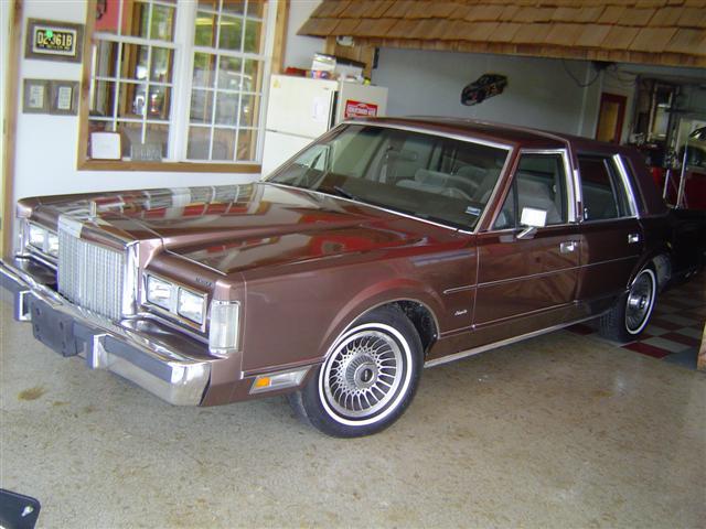 Lincoln Town Car 1987 photo 1