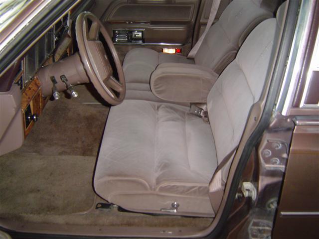 Lincoln Town Car 1987 photo 2
